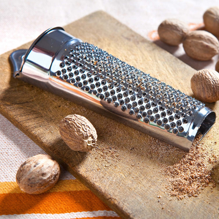 Nutmeg grater with storage compartment